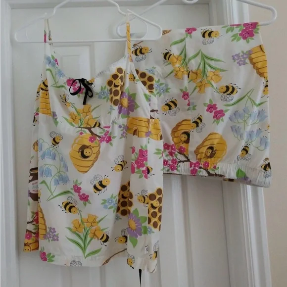 Nick & Nora Save the Bees Pajamas - Picture 3 of 7